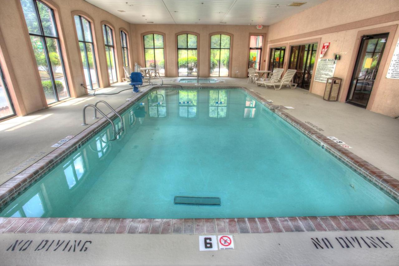Econo Lodge Helen Bagian luar foto