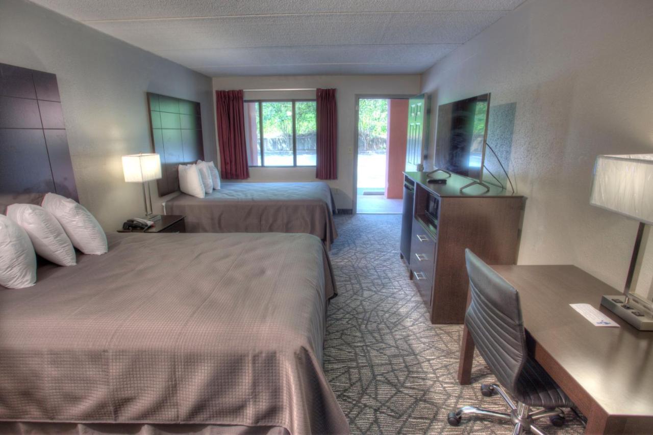 Econo Lodge Helen Bagian luar foto