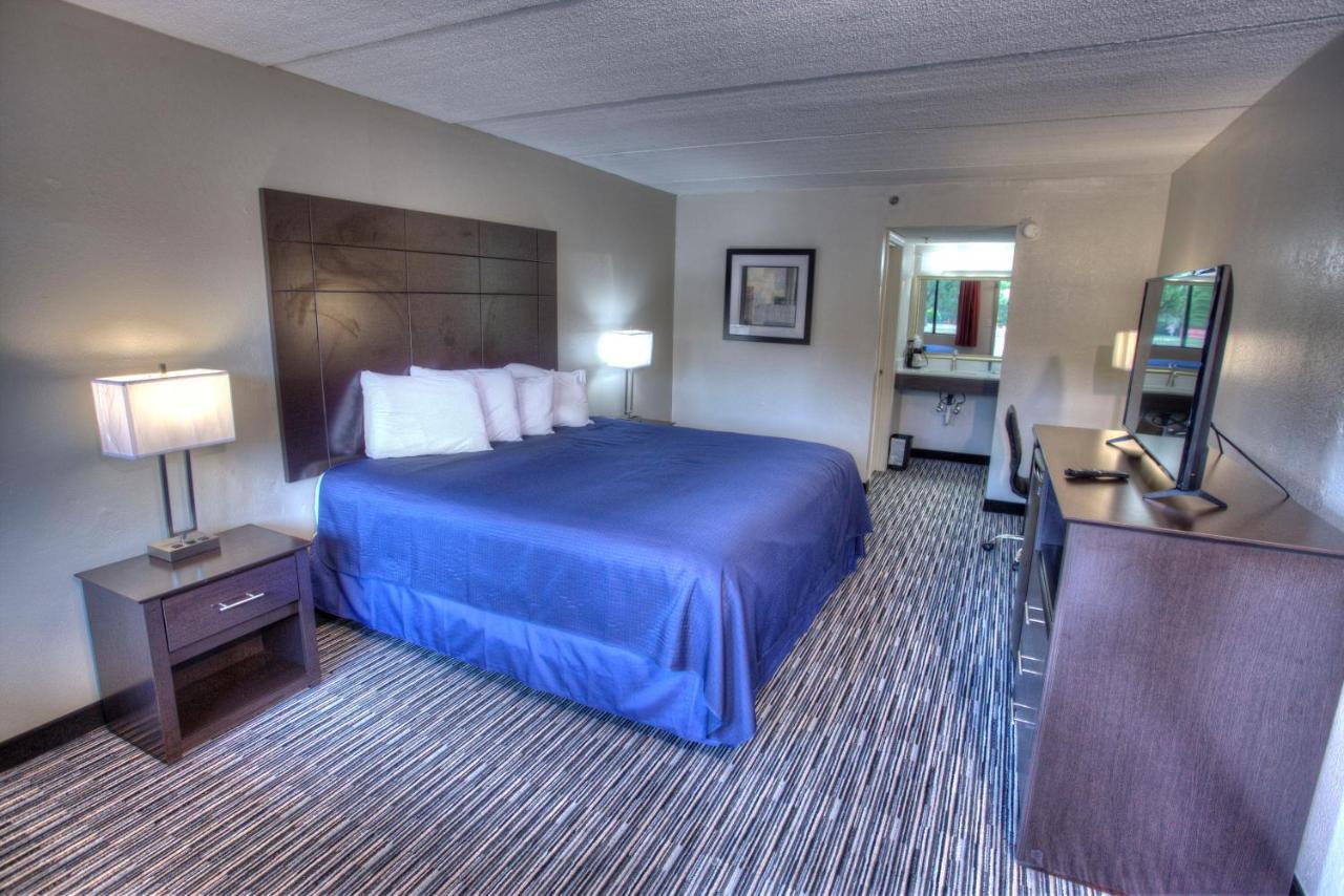 Econo Lodge Helen Bagian luar foto