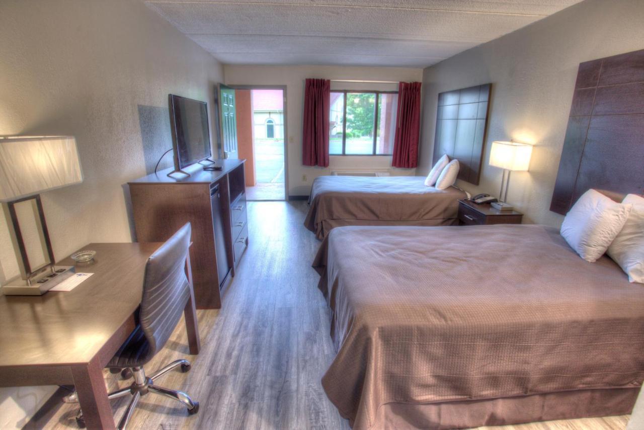 Econo Lodge Helen Bagian luar foto