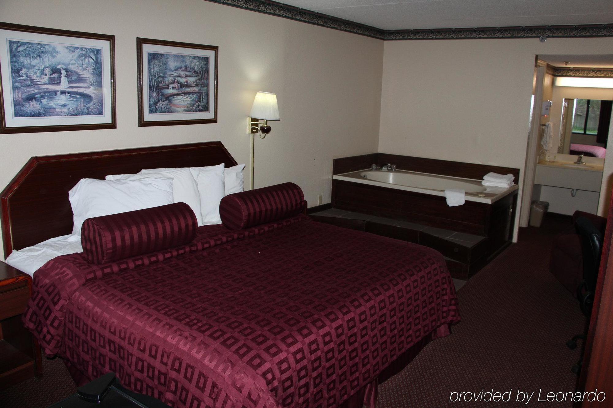Econo Lodge Helen Bagian luar foto