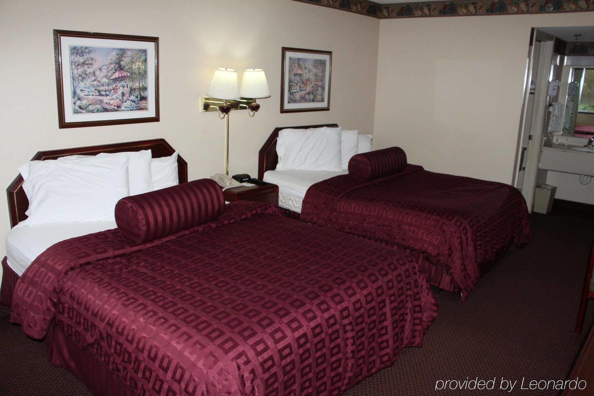 Econo Lodge Helen Bagian luar foto